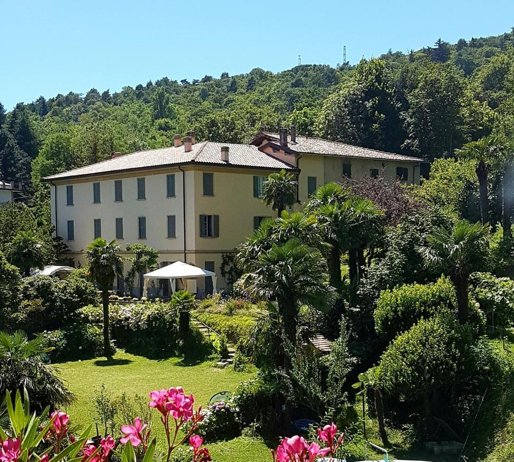 Corti Lakeview Bed & Breakfast *