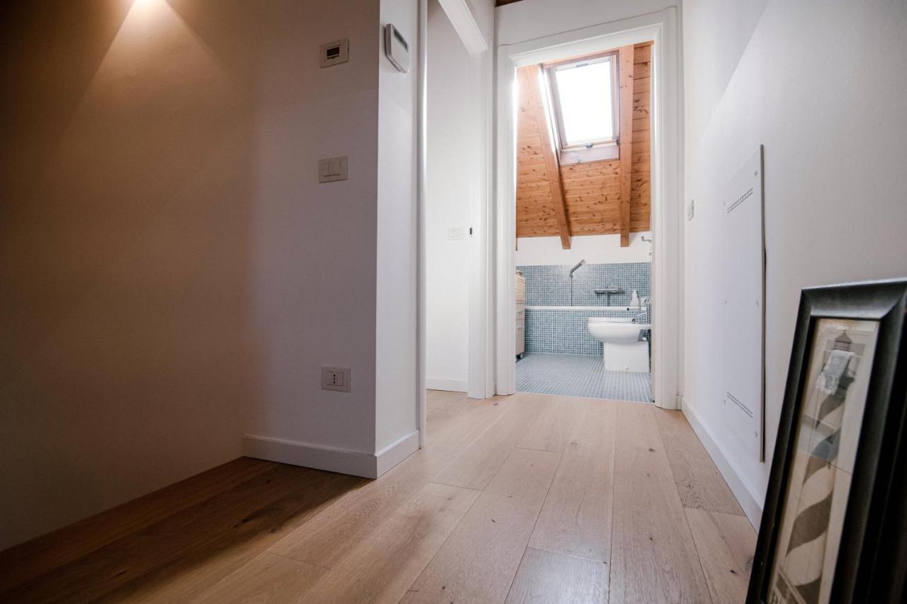 Apartment Modern Luxury Attic - Bymyhomeincomo