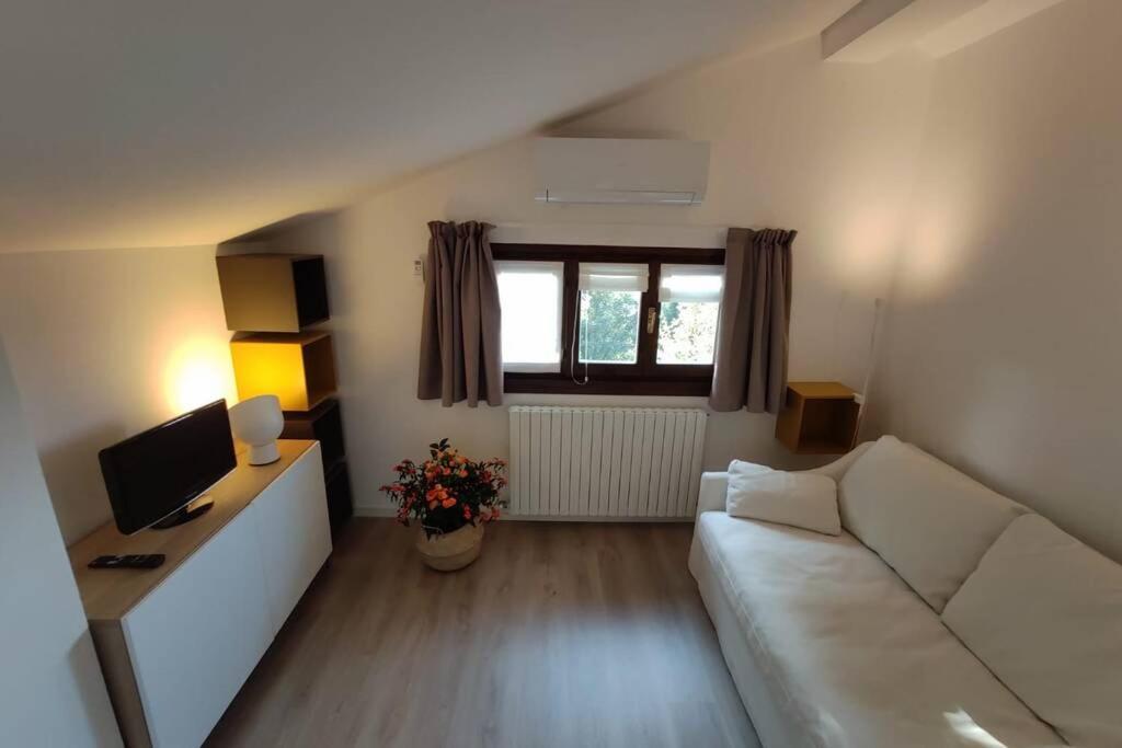 Apartment Como, Accogliente Mansarda Nel Verde Le Balze Tavernerio