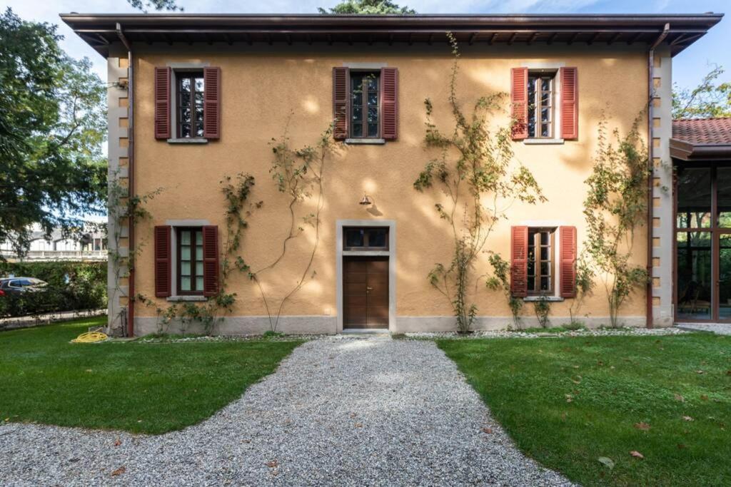 Appartamento Bilocale Nel Parco Di Erba Cernobbio