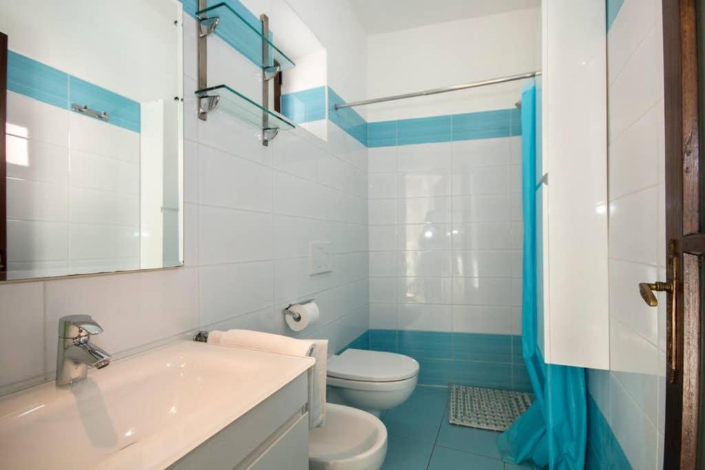 Damia, Independent With Direct Lake Access Villa *