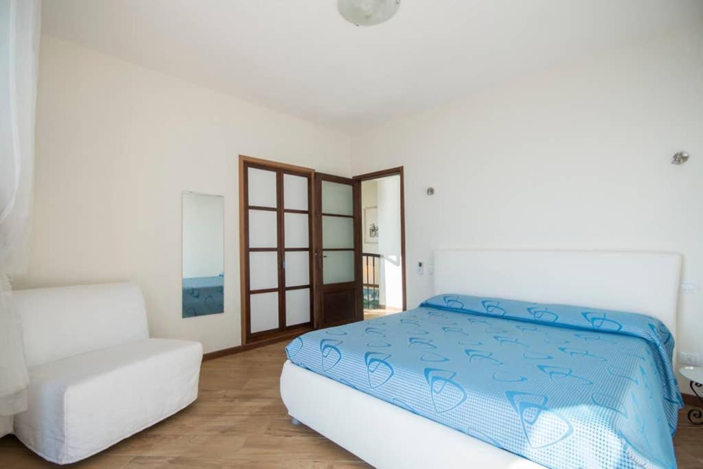 Villa Damia, Independent With Direct Lake Access *
