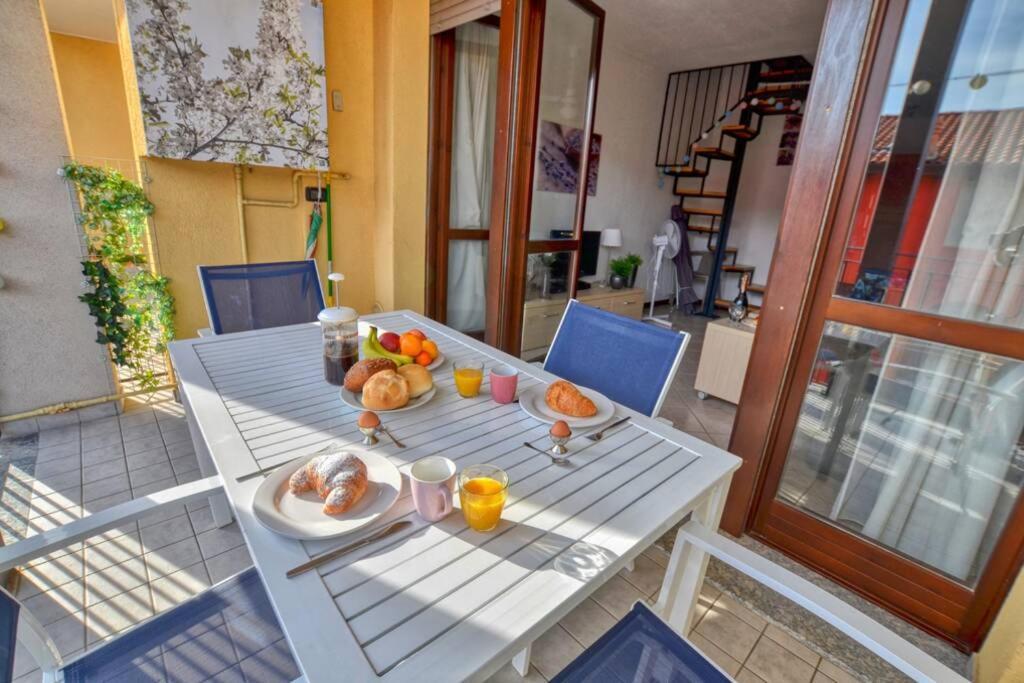 Mit Seeblick, Strandnaehe Und Tiefgaragen Stellplatz