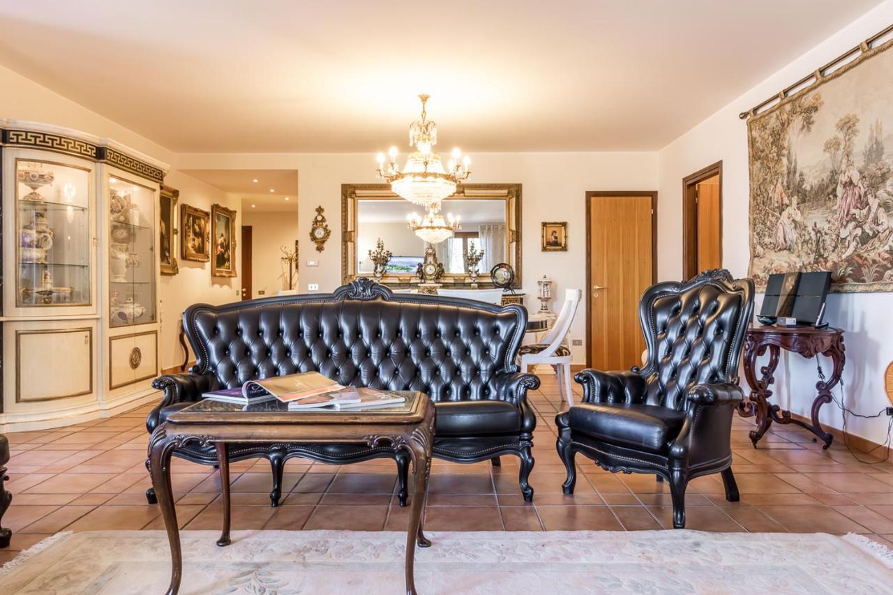 Apartment Boutique - *
