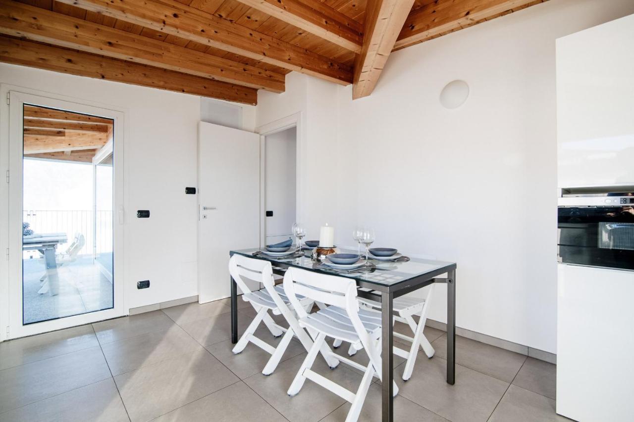 White Attic - By Myhomeincomo * Camnago Volta