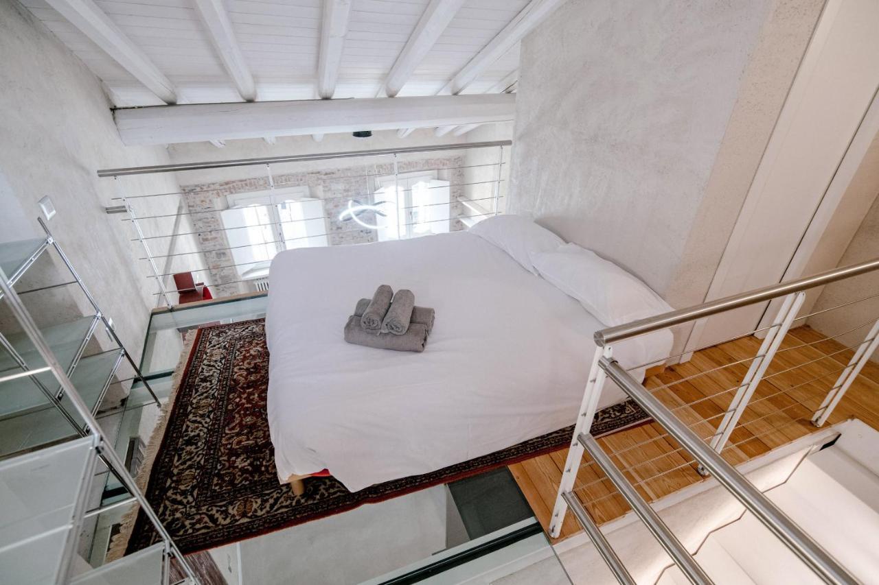 Apartment House Of Glass Cathedral View - The House Of Travelers