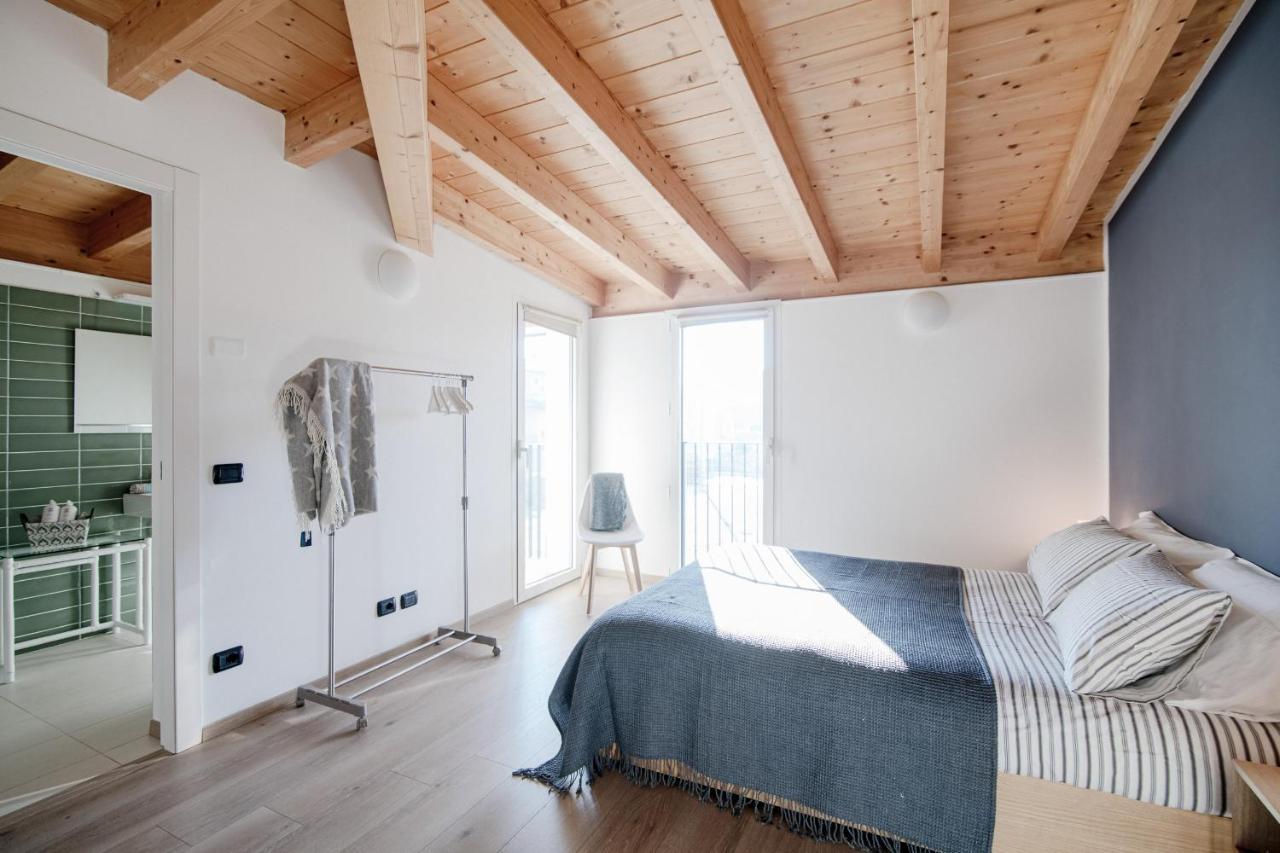 White Attic - By Myhomeincomo Camnago Volta