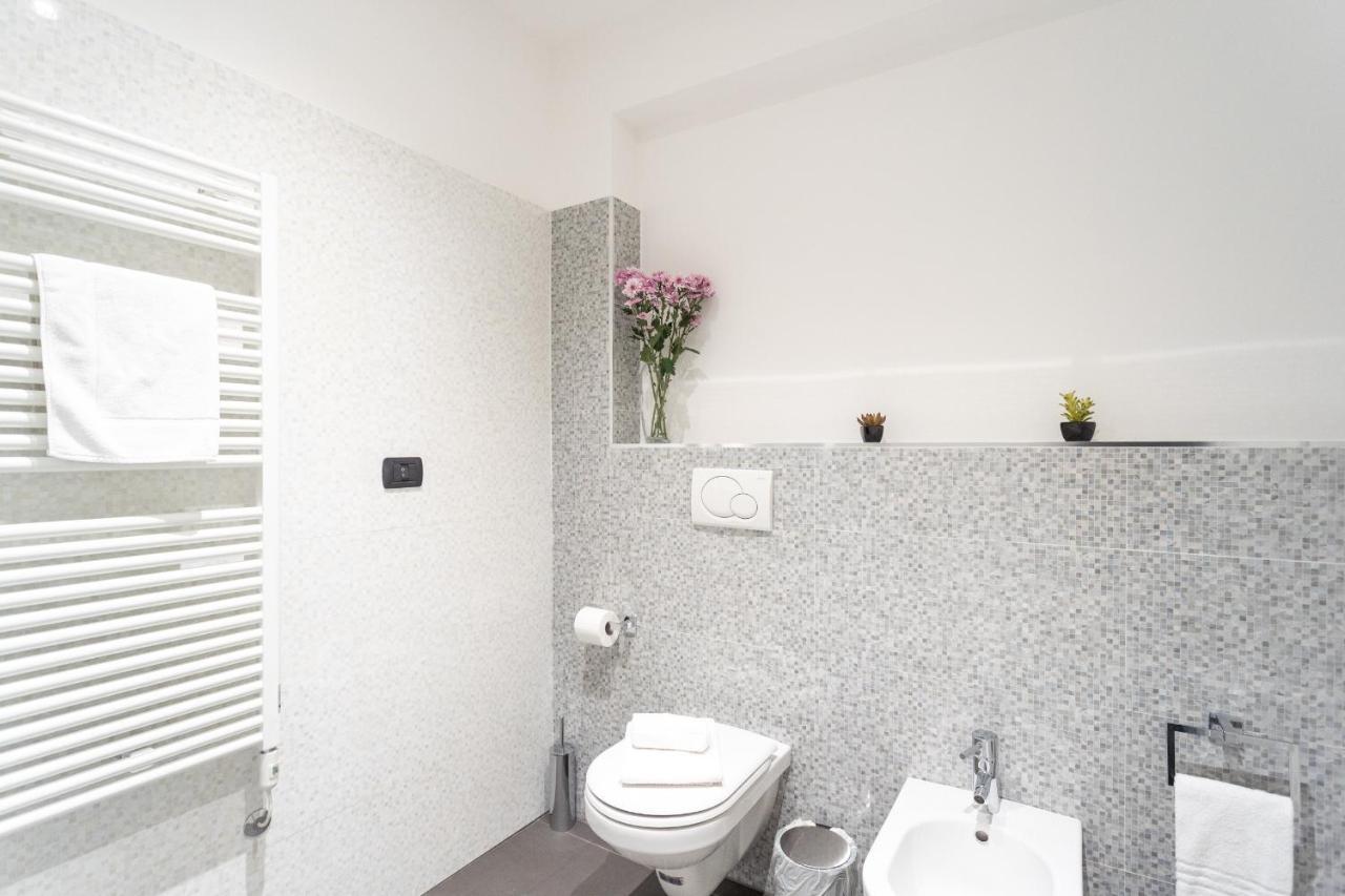 White Flat In Center By Rent * Como