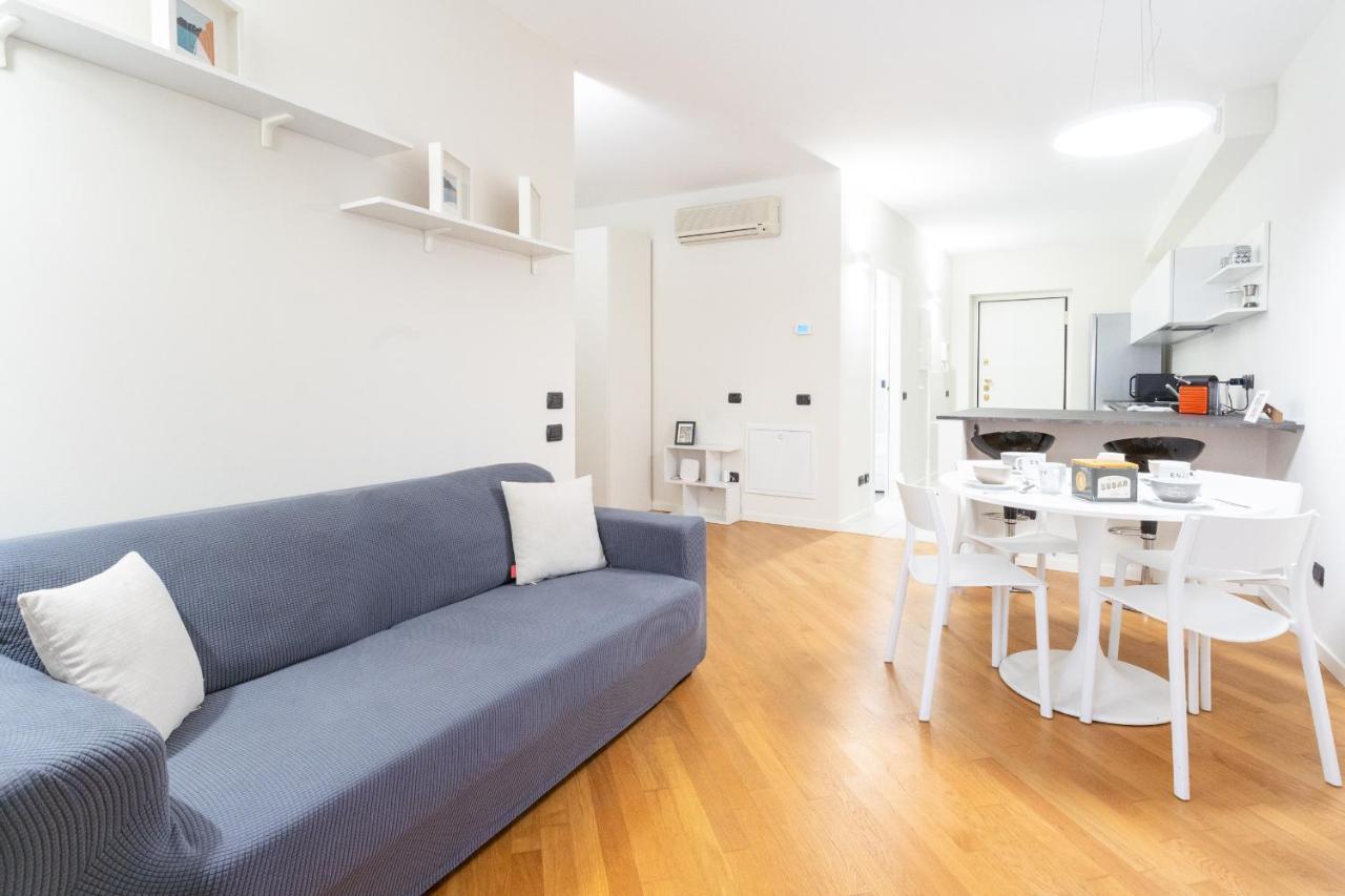 Apartment White Flat In Center By Rent *