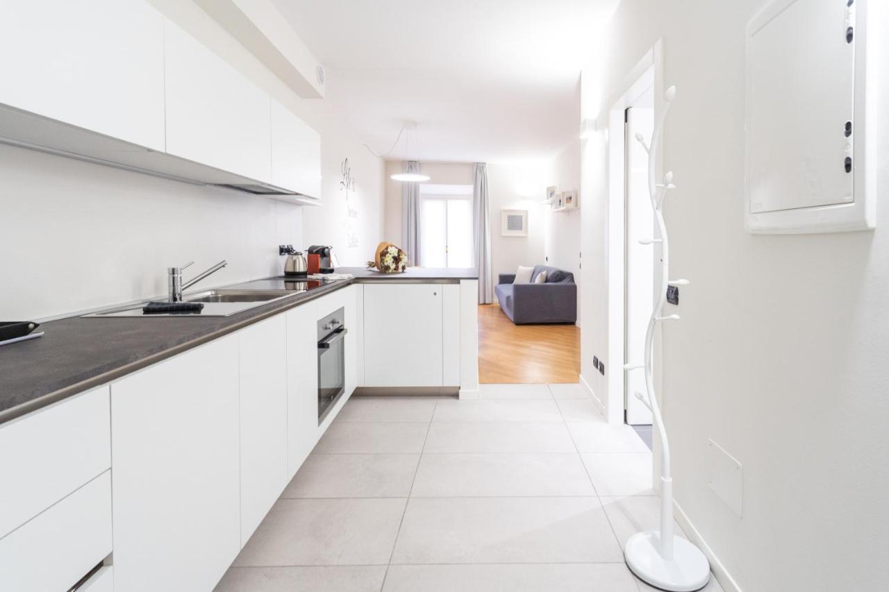 White Flat In Center By Rent Apartment Como