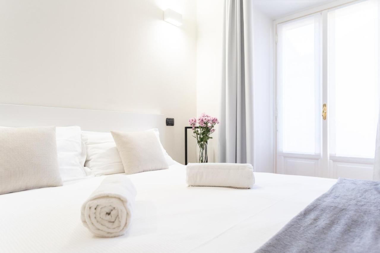 White Flat In Center By Rent Apartment Como