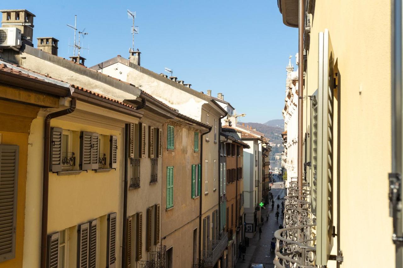 White Flat In Center By Rent Apartment Como