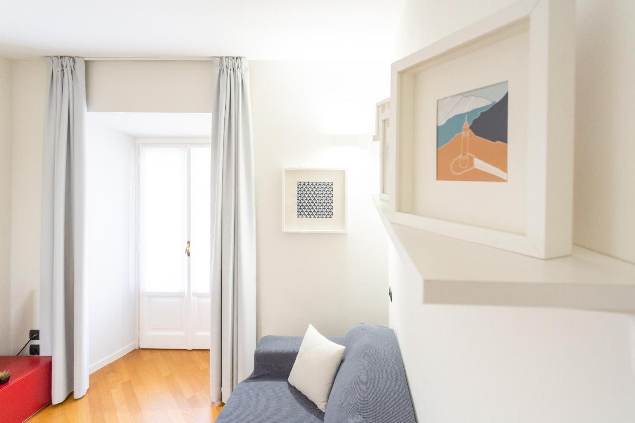 Apartment White Flat In Center By Rent Como