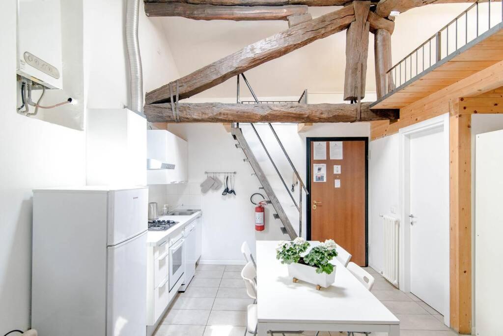 Central Apartment Como