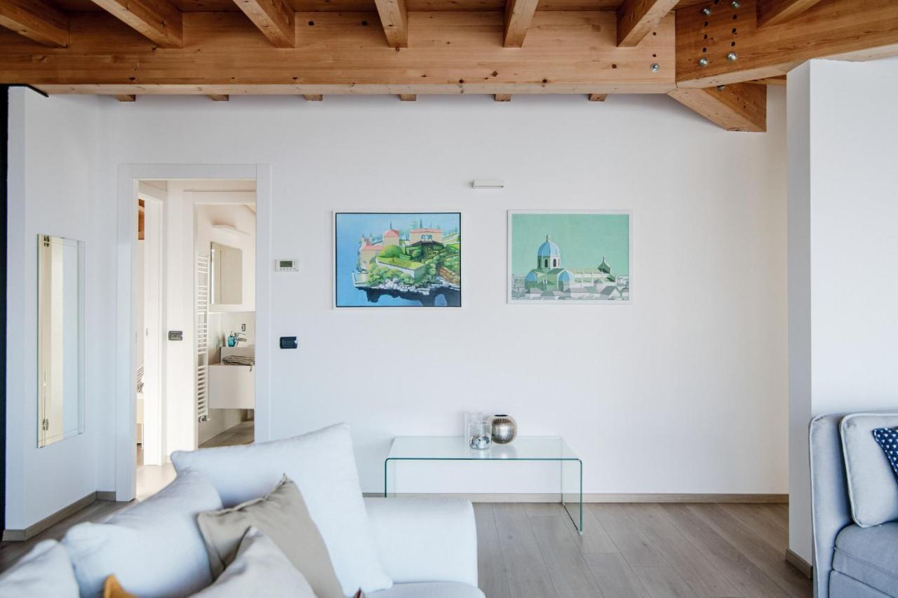 White Attic - By Myhomeincomo Apartment Camnago Volta