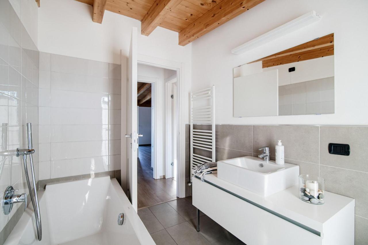 White Attic - By Myhomeincomo Camnago Volta