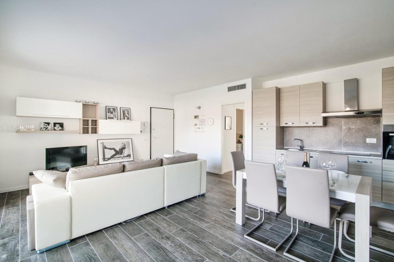 Silvia House - The House Of Travelers Apartment
