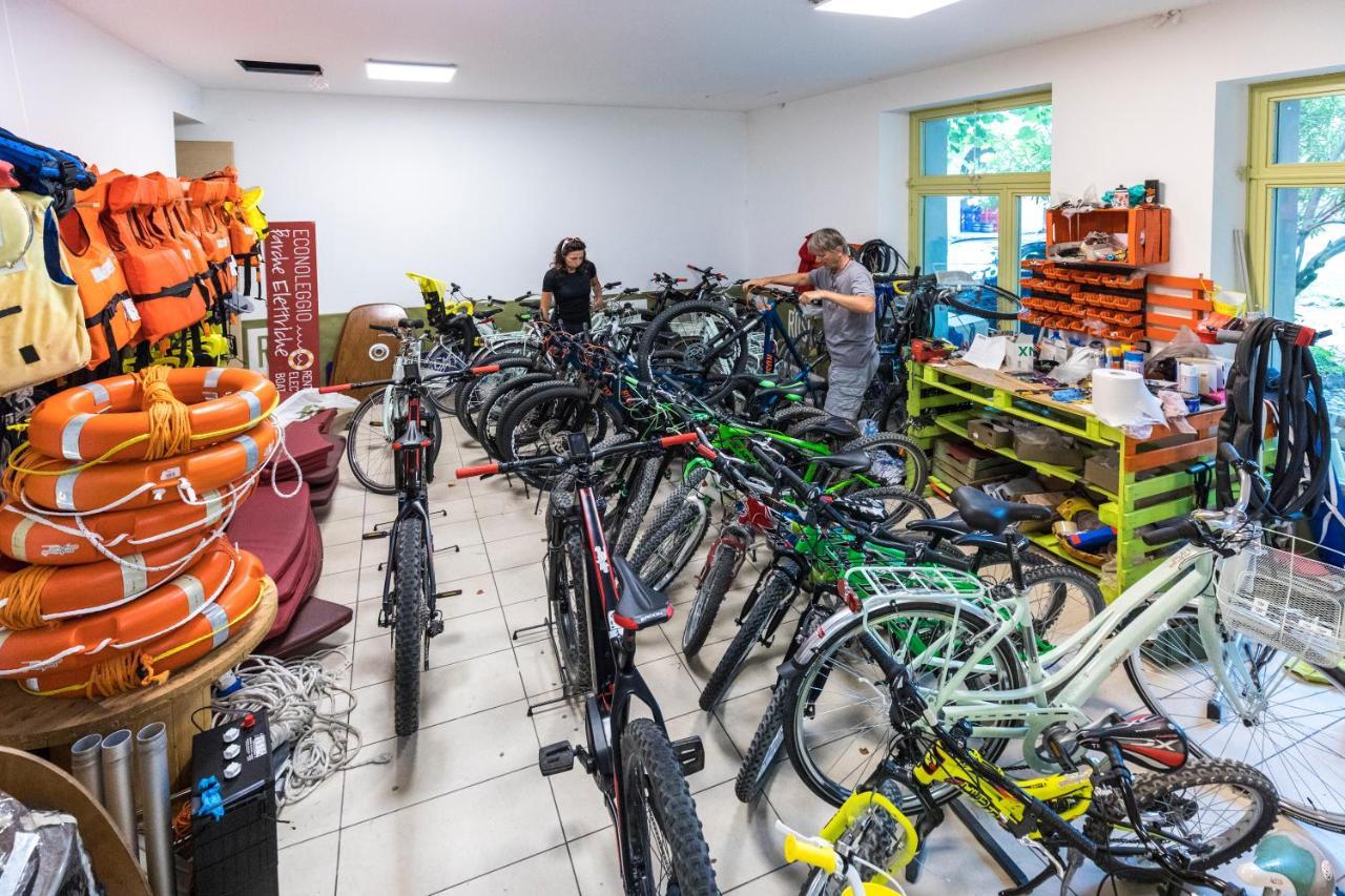 Foreground - Pet Friendly Stay- Garden-parking-lake View- Bike Friendly House Casa vacanze