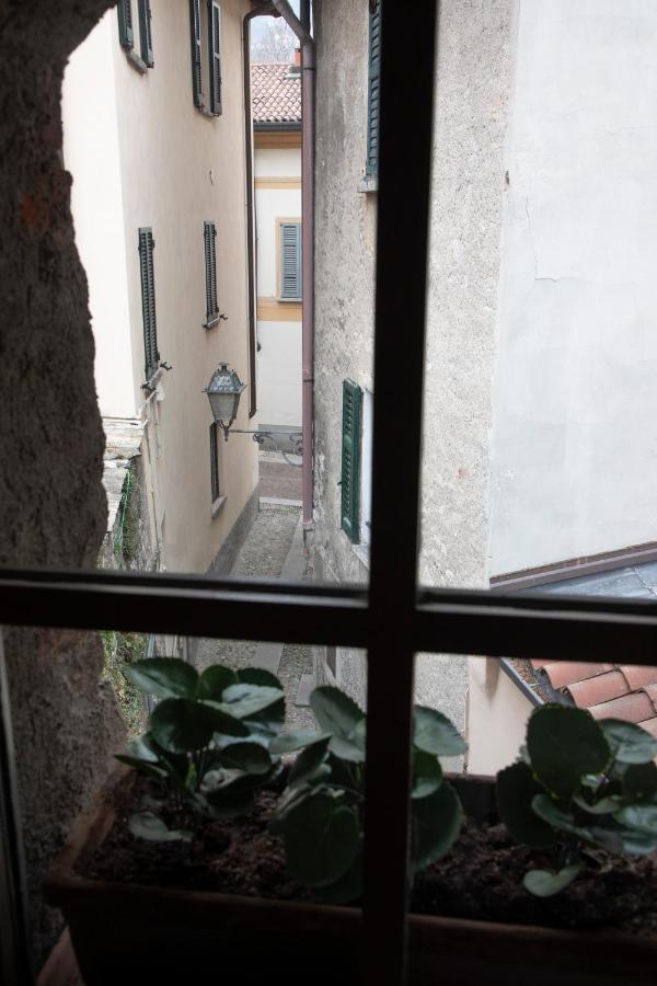 Piazzetta Del Castello * Cernobbio