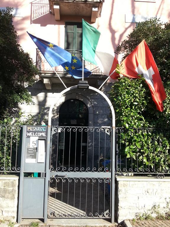 Gira Guest house Como