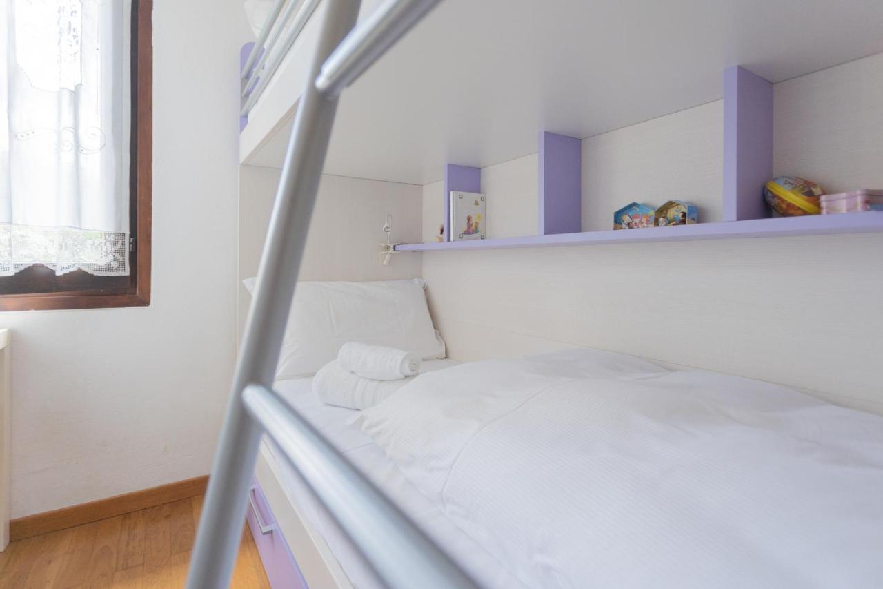 Vacation Family In By Rent Apartment Tremezzo