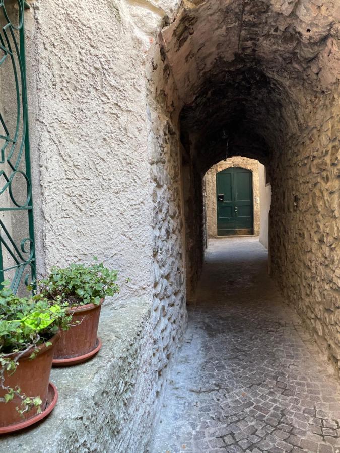 La Casa Nei Vicoli: In Centro A Due Passi Dal Mandello del Lario
