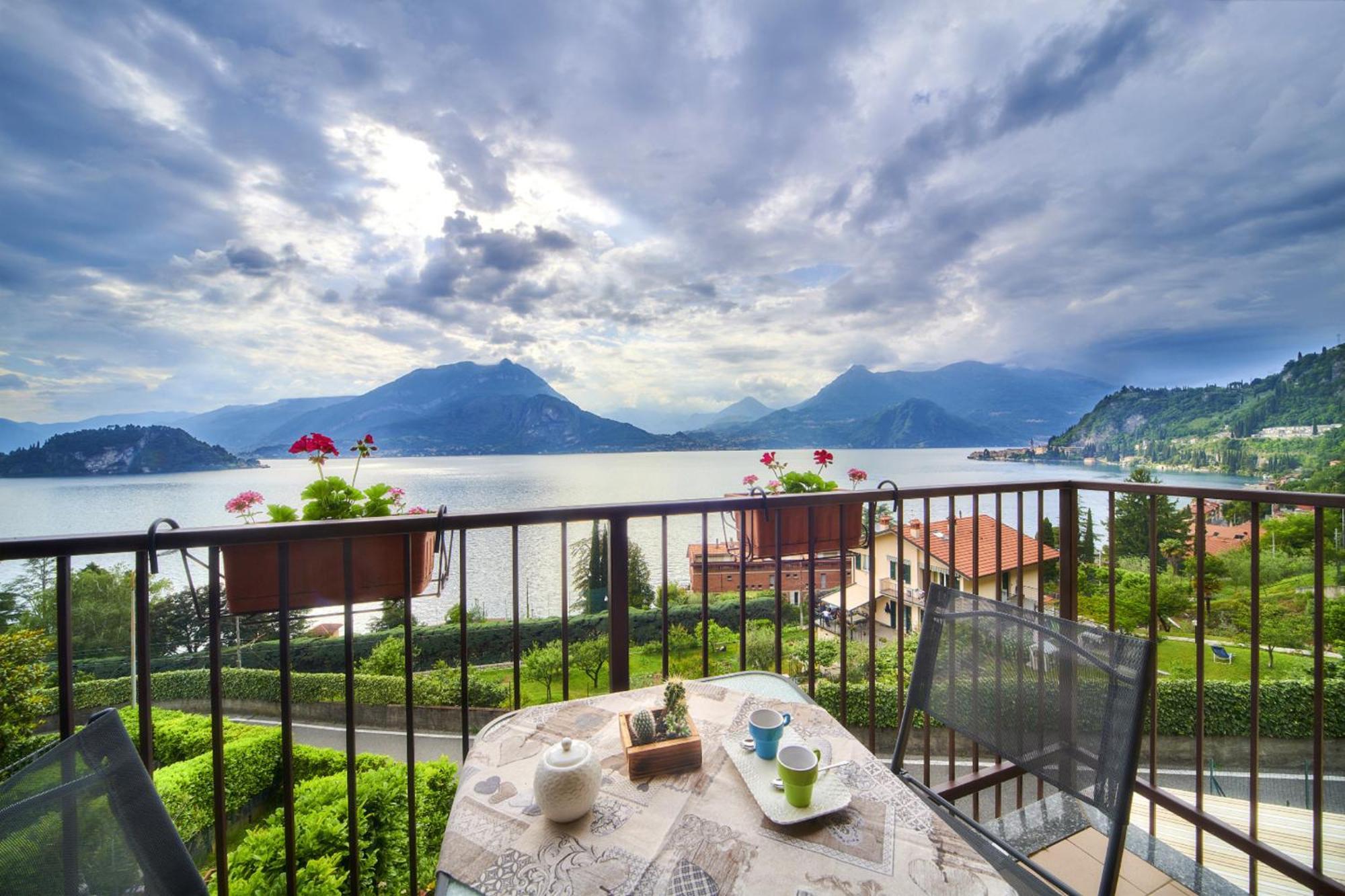 The Lakeview Loft Apartment Varenna