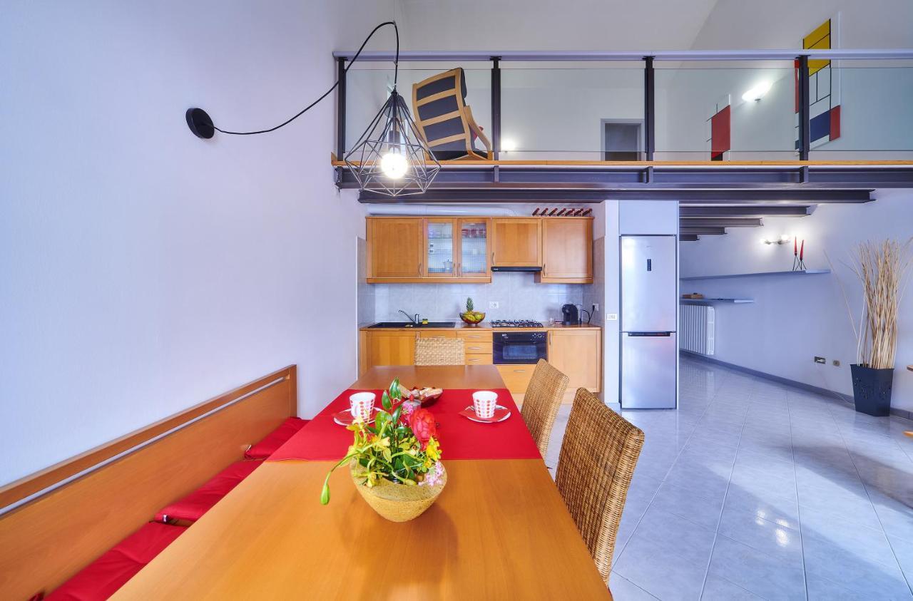 The Lakeview Loft Apartment *
