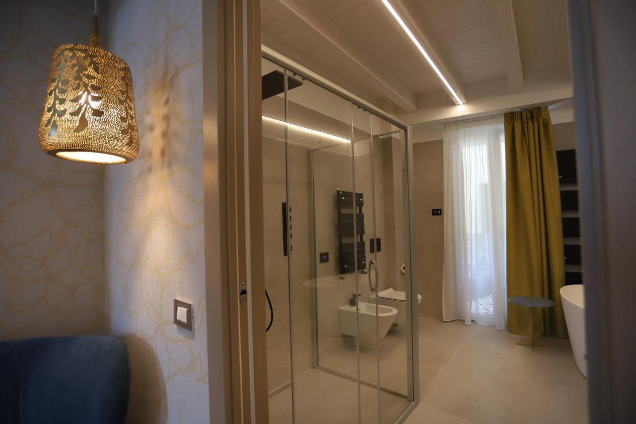 Luxury Rocopom - Front Malgrate