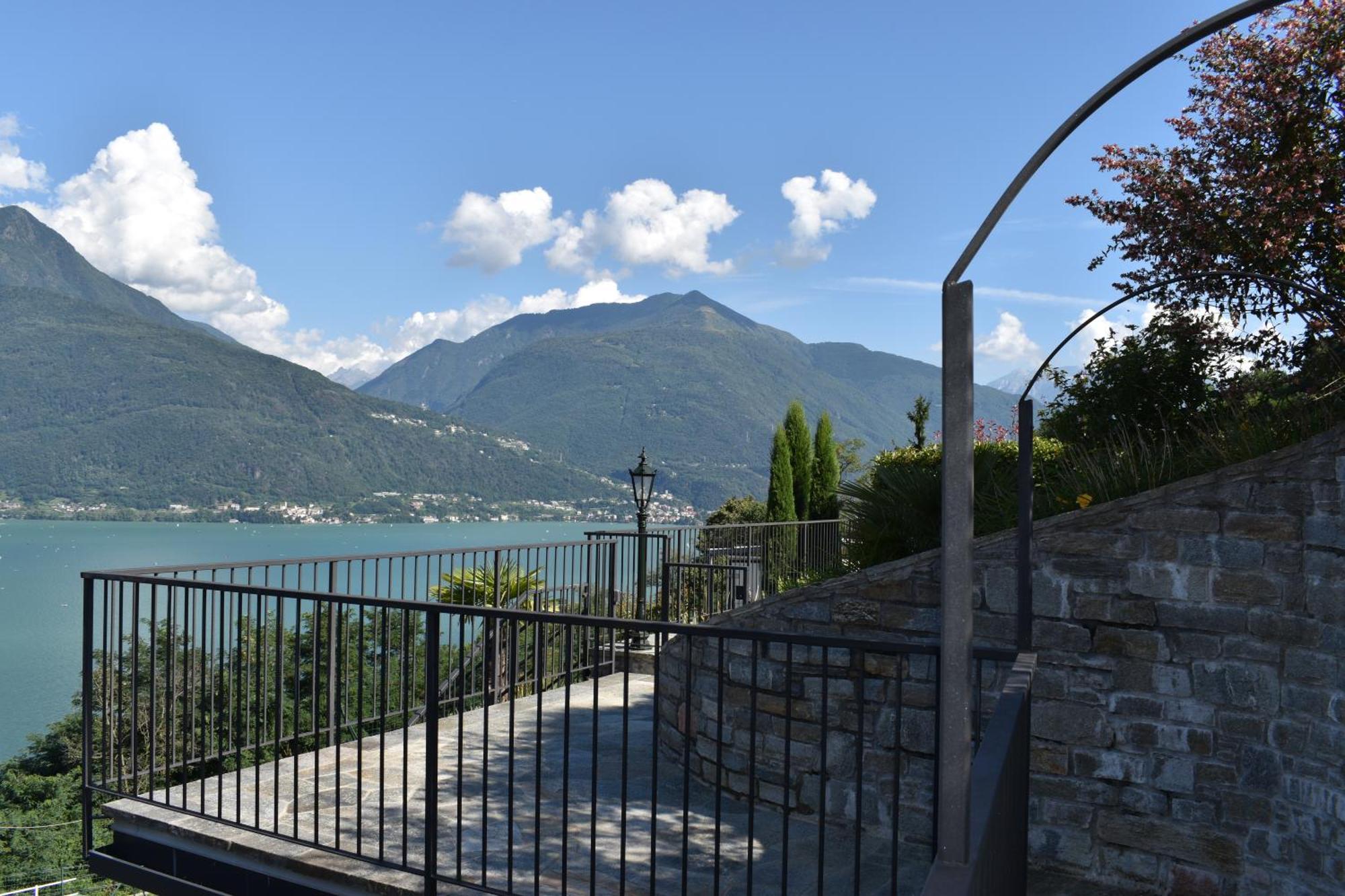 Monte E * Pianello Del Lario