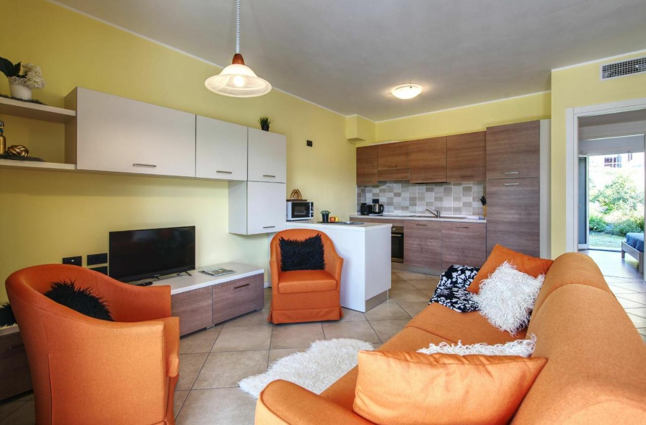Yellow View By Halldis Apartment Gera Lario