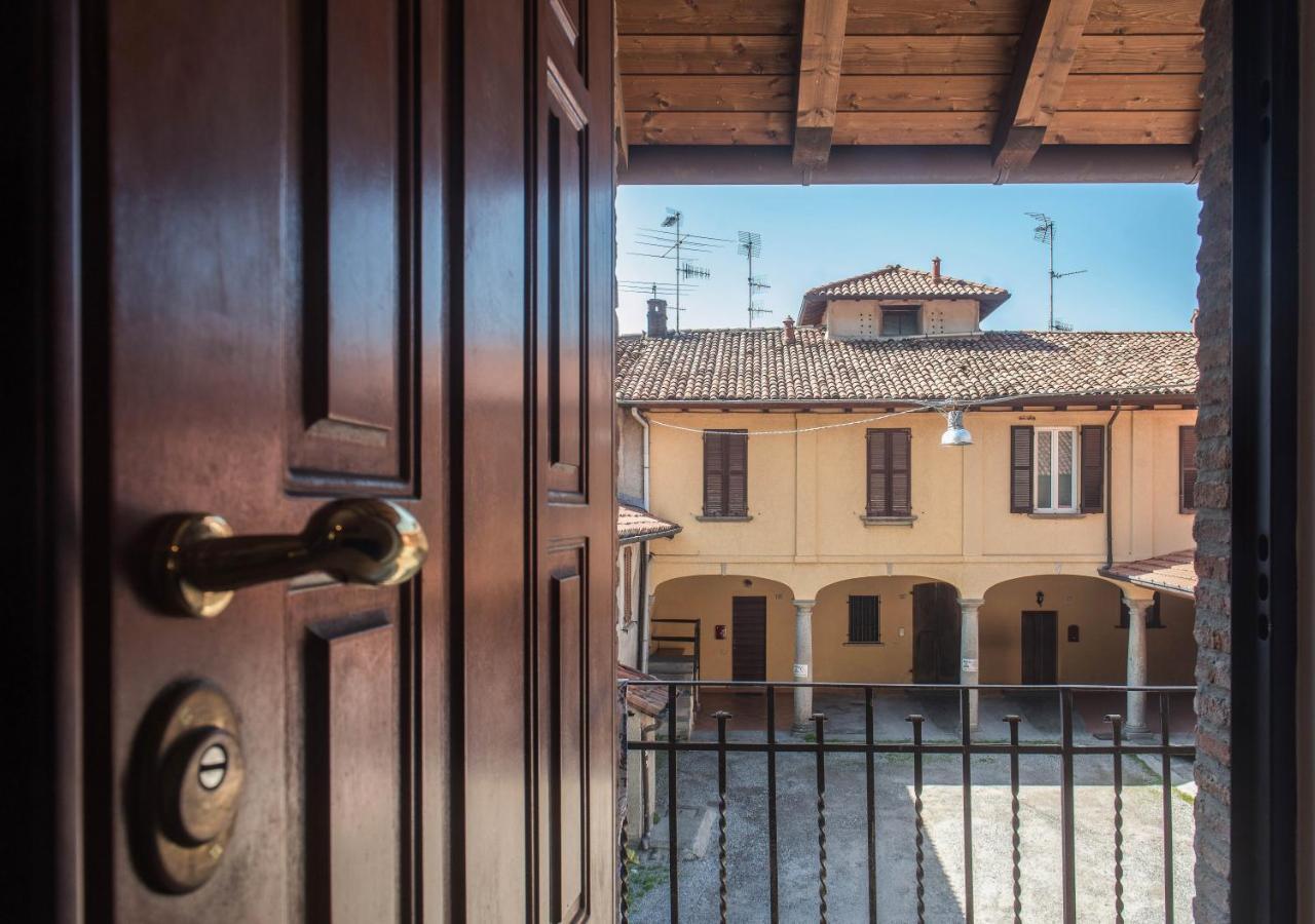 Frühstückspension B&B La Corte And Home Restaurant - Free Parking - 10 Minutes To The Lake And Centre Como