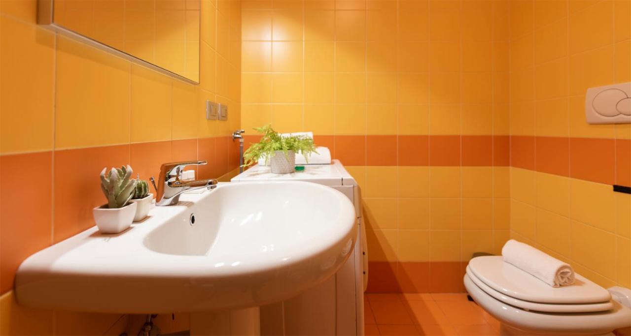 Apartment Joivy Vibrant Studio Near Train Station Como
