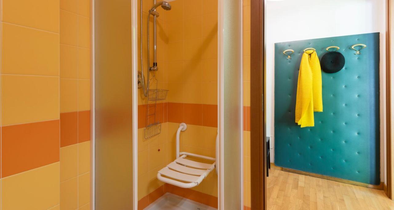 Apartment Joivy Vibrant Studio Near Train Station Como