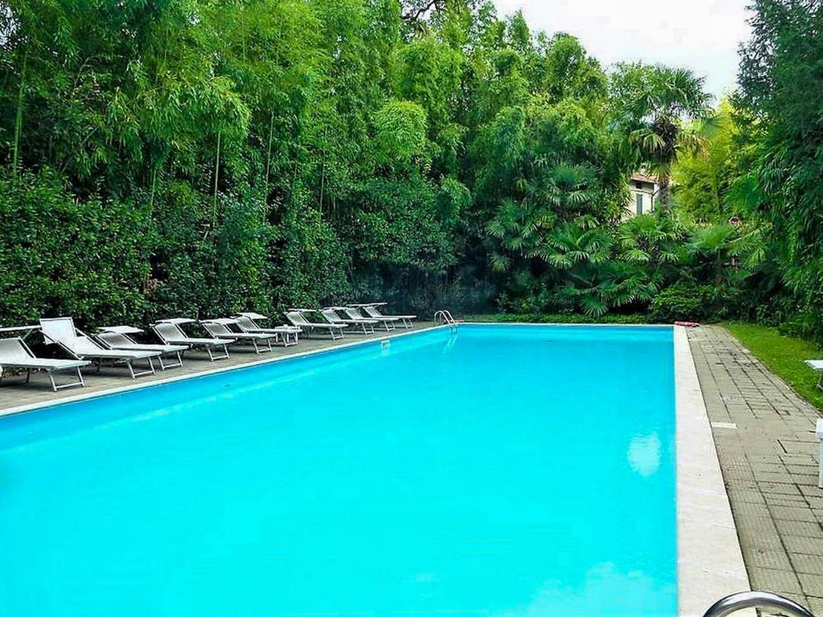 Nona Lakeside At Patrician Apartment *