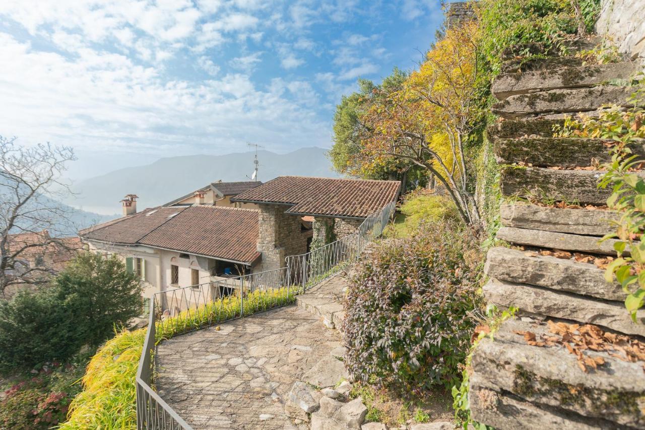 Torre Di Palanzo With Magnificent View By Rent Villa *