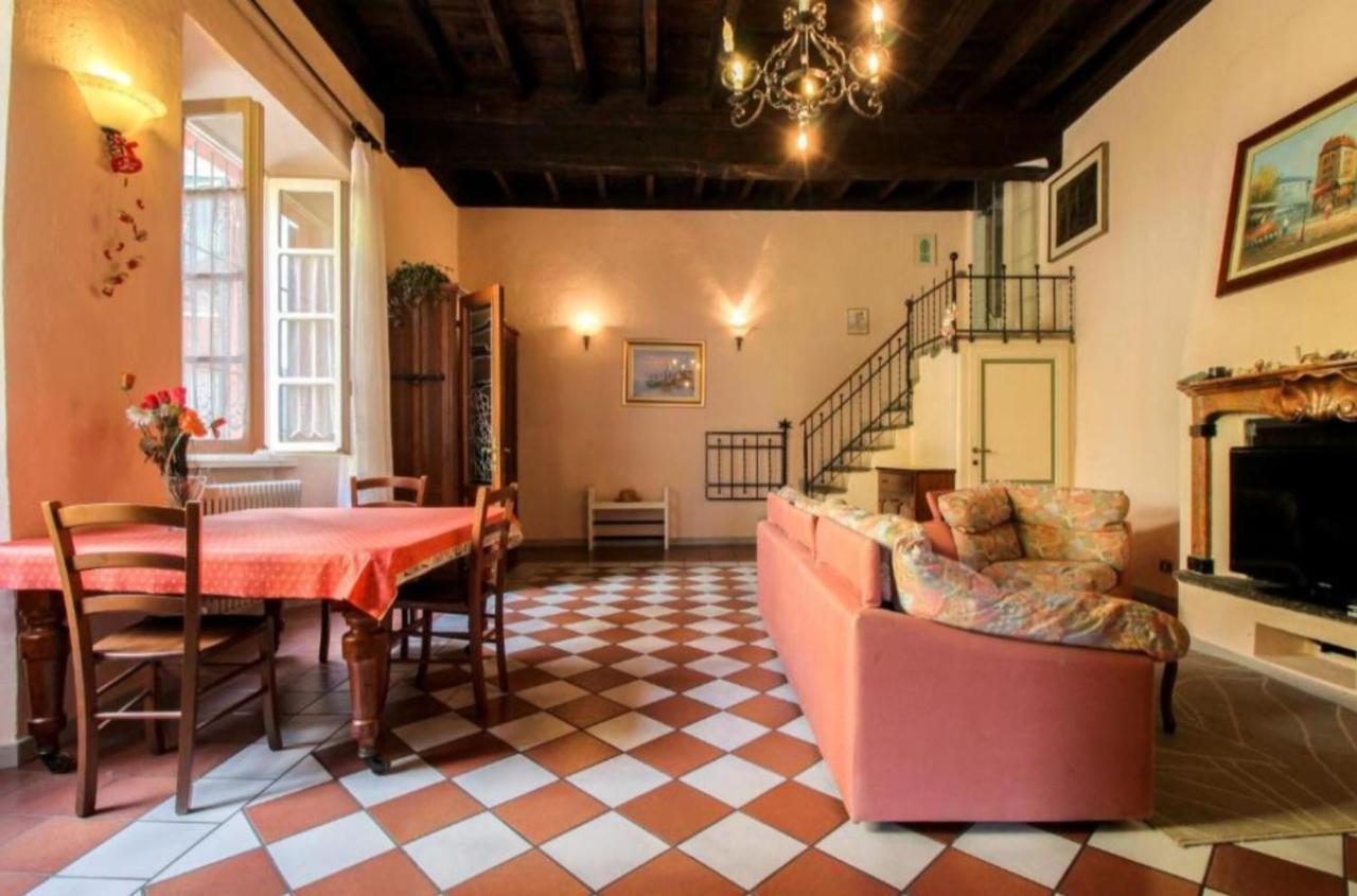 Ca Rossa On The Holiday home Mandello del Lario