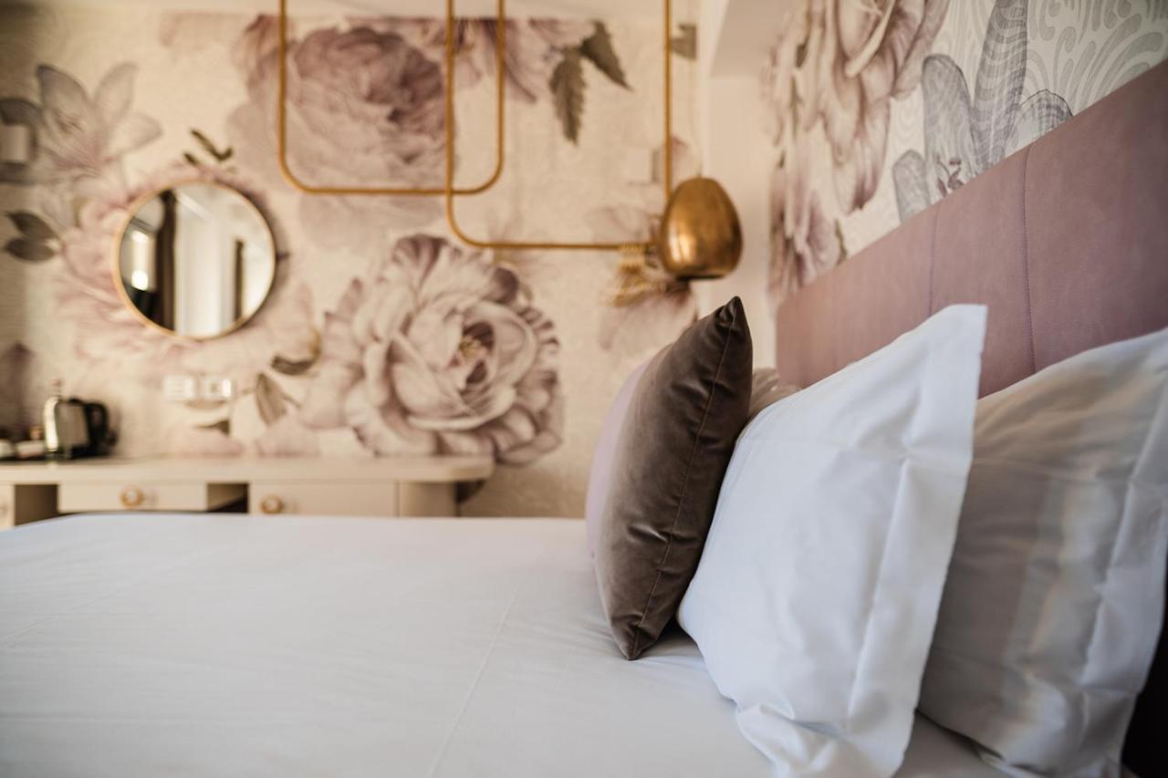 Luxury Rocopom - Front Hotel Malgrate