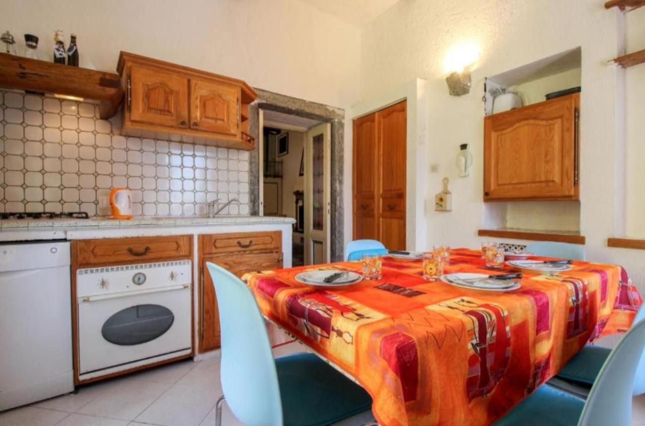 Ca Rossa On The Holiday home Mandello del Lario