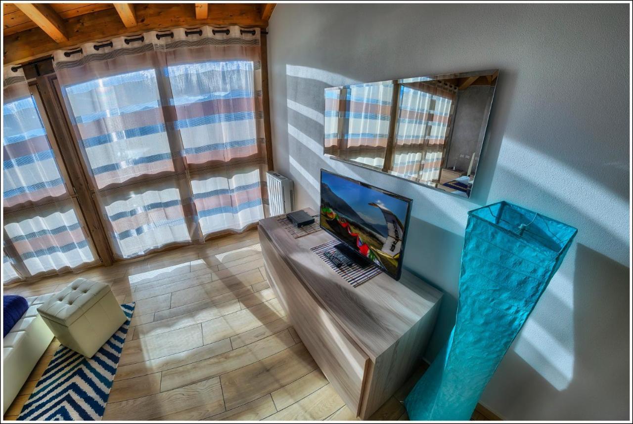 Villa Tadi Laro, Colico, Di