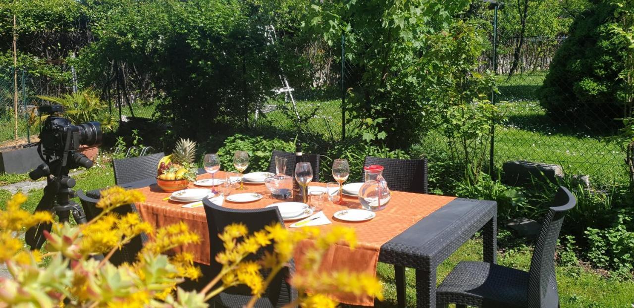 Foreground - Pet Friendly Stay- Garden-parking-lake View- Bike Friendly House Colico
