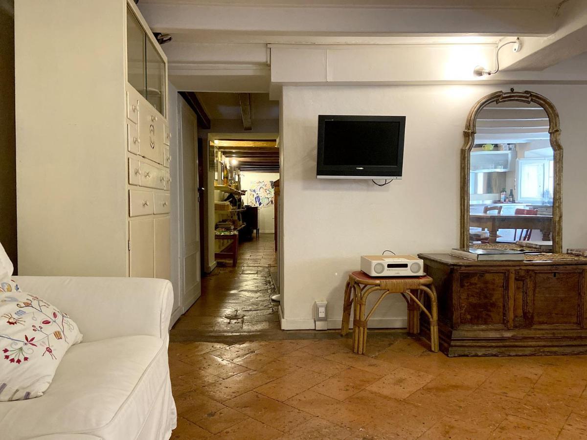 Apartment Fascinating Hideaway In A Physicist's Como