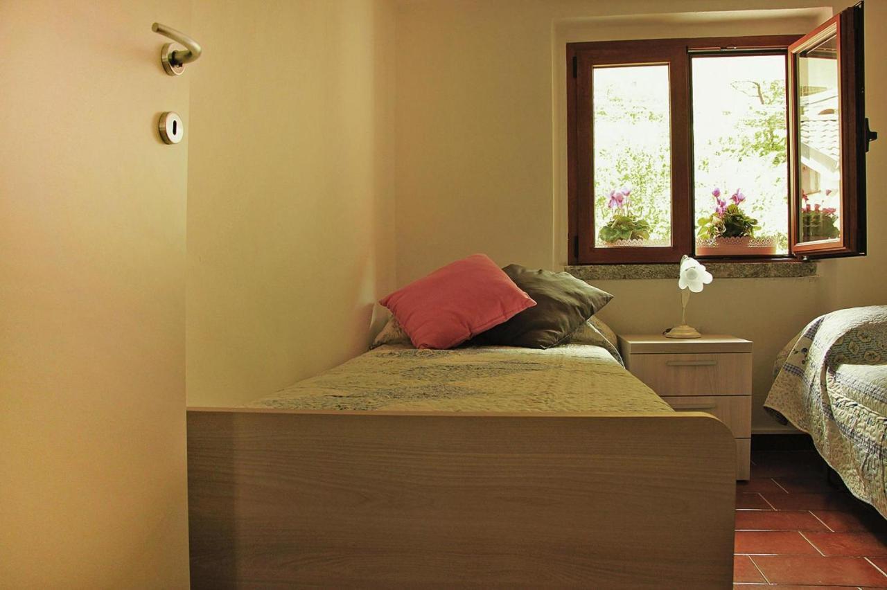 Directly On The Lake Paganini Flats In Apartment Lezzeno