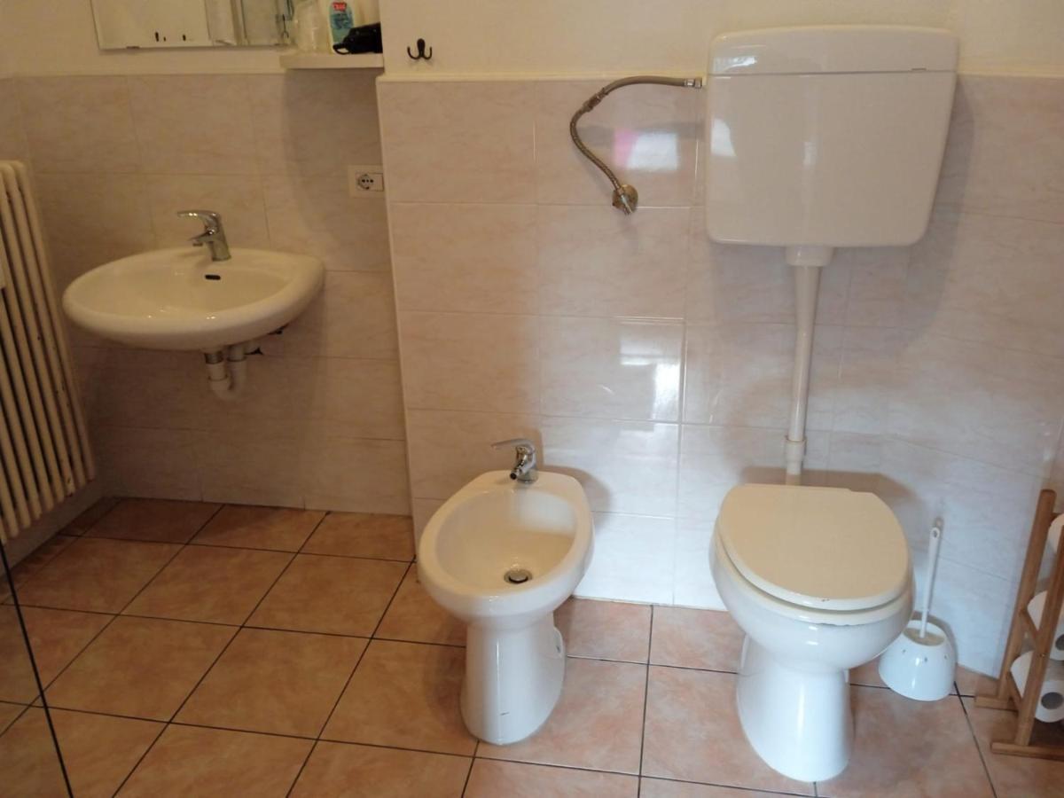 Guest house Gira Como