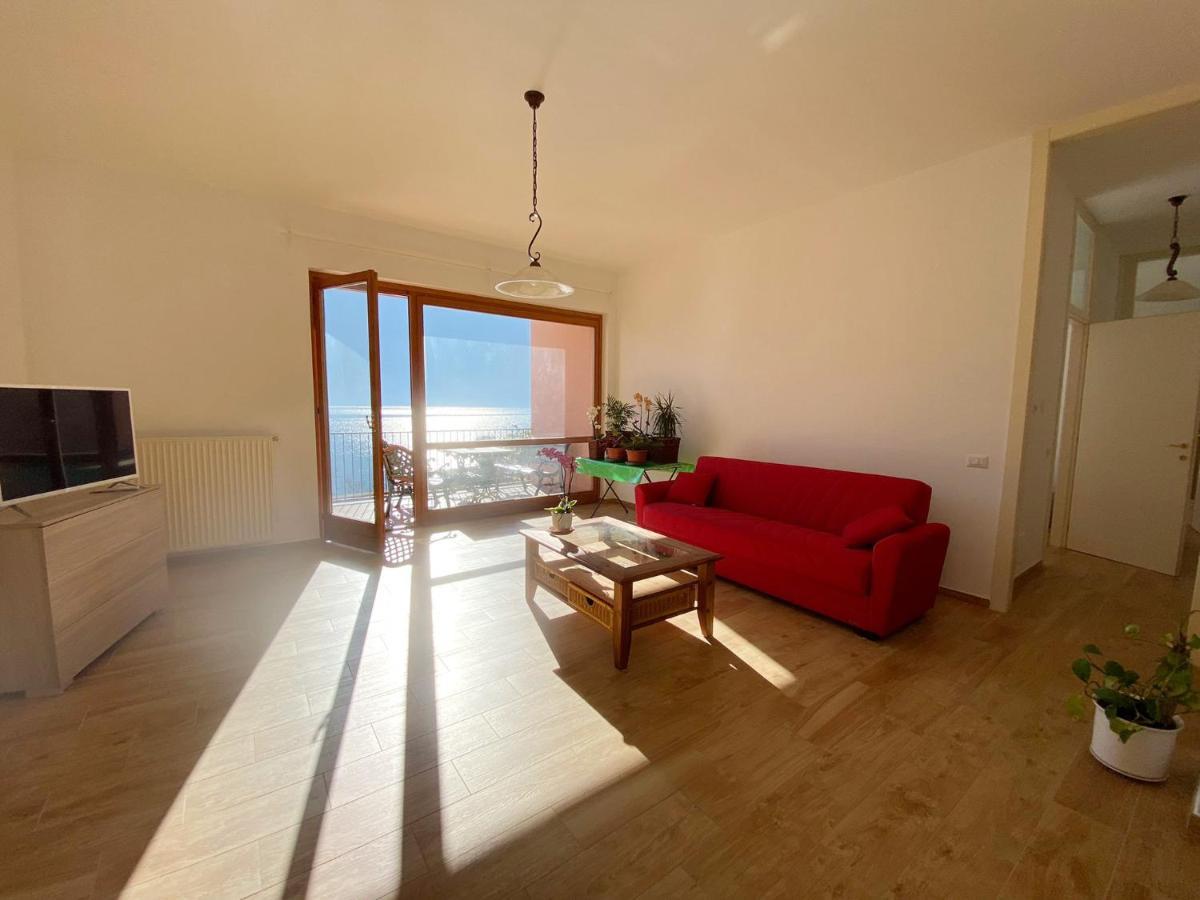 Big With View And Two Bedrooms Apartment Sala Comacina