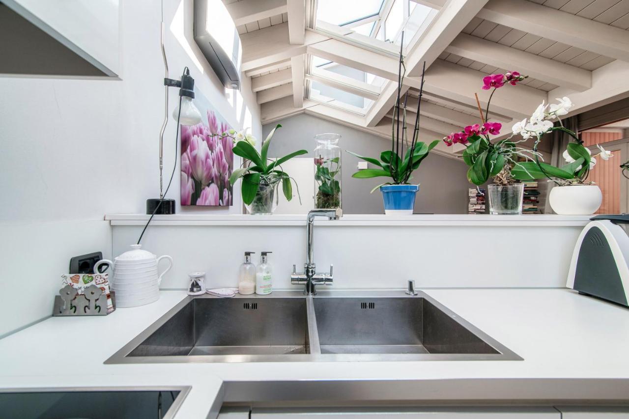 Joivy Isotta's House With 2 Cosy Balconies Apartment Como
