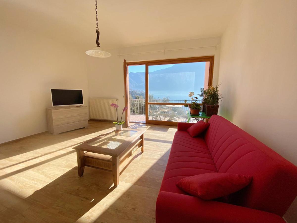 Big With View And Two Bedrooms Apartment Sala Comacina
