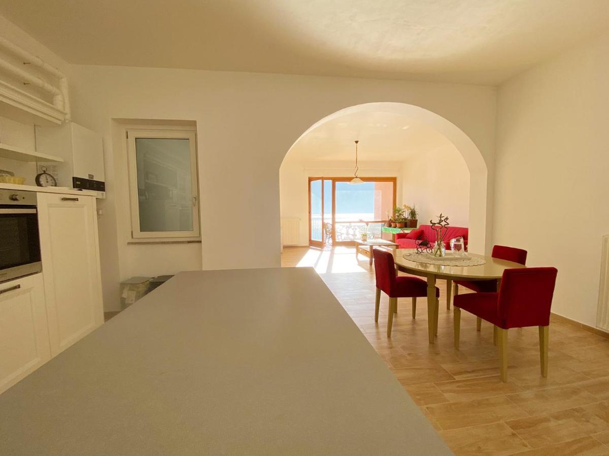 Big With View And Two Bedrooms * Sala Comacina