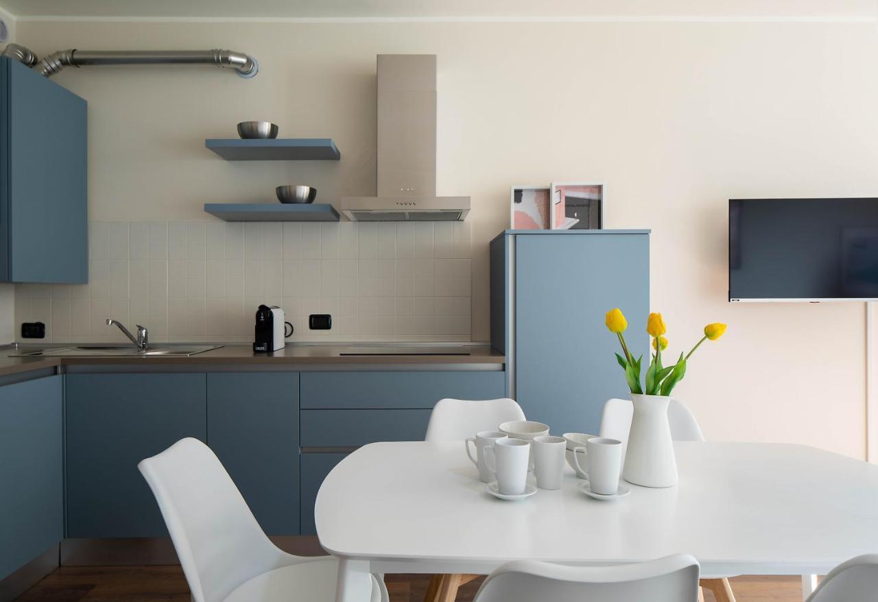 Lario's - 10 Suites On Lake Apartment *