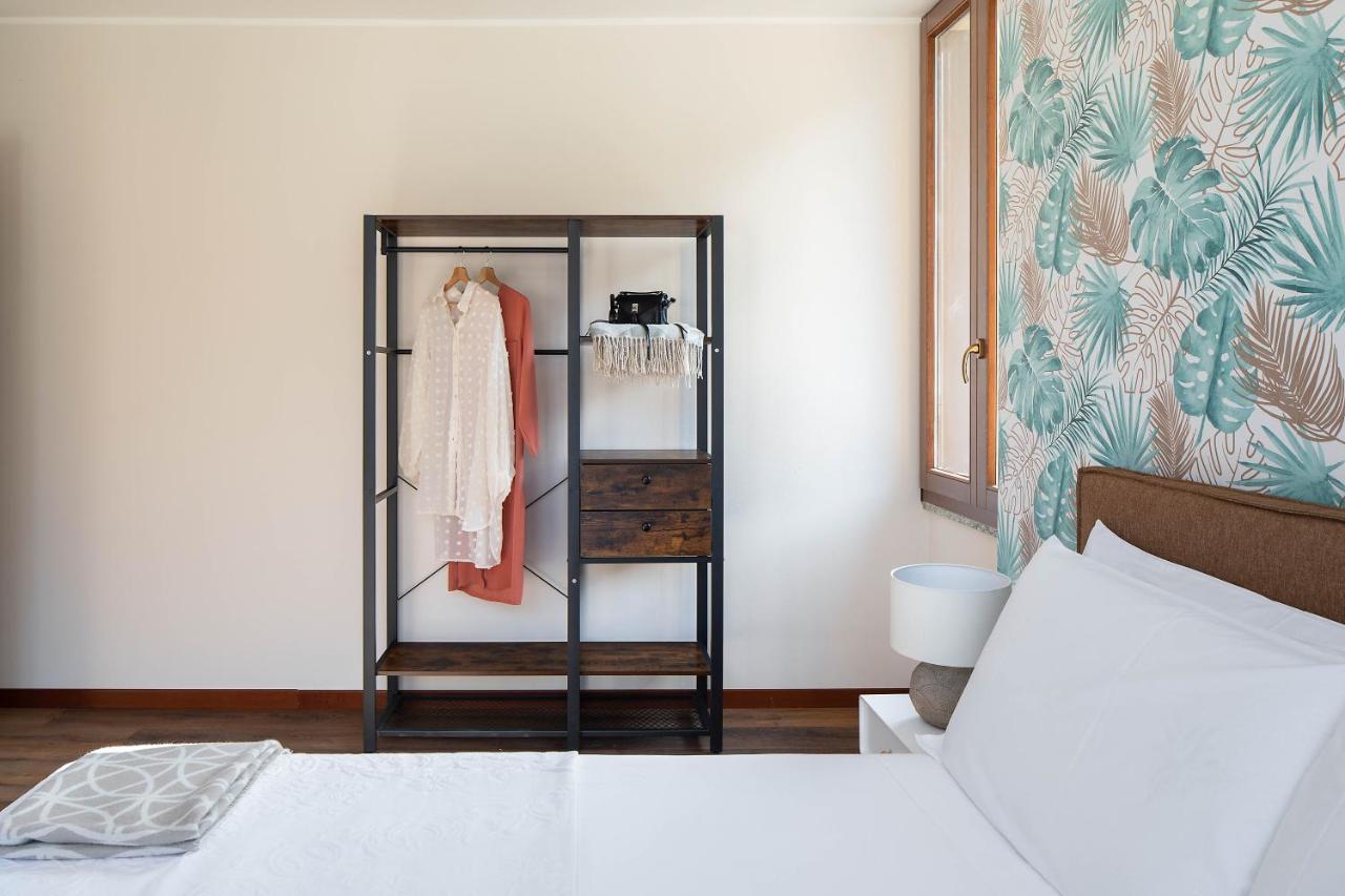 Lario's - 10 Suites On Lake Apartment *